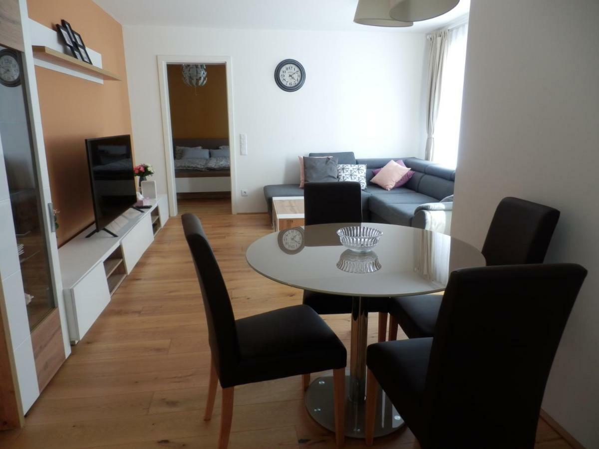 Апартаменти Spacious, Modern 1-Bdrm Apt Near Vic & Austria Ctr Відень Екстер'єр фото