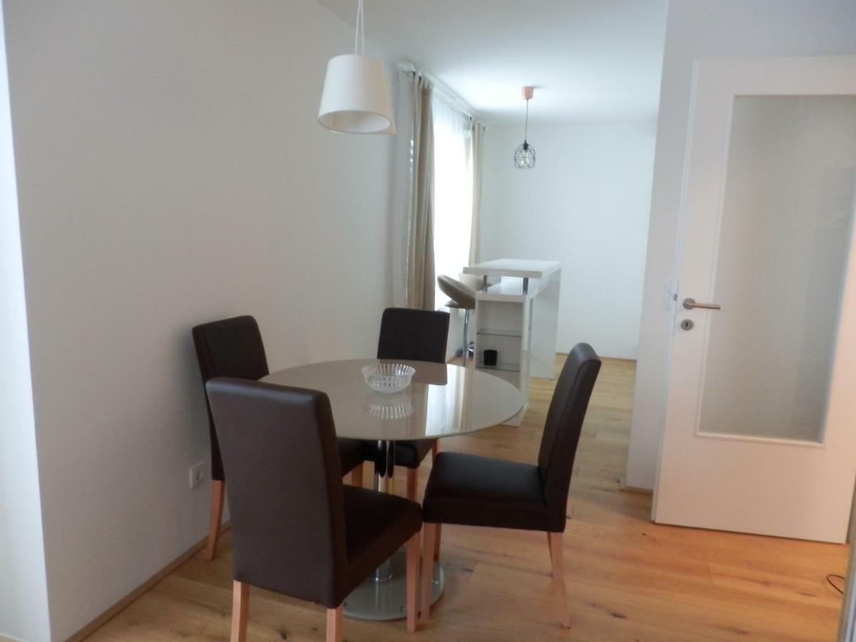 Апартаменти Spacious, Modern 1-Bdrm Apt Near Vic & Austria Ctr Відень Екстер'єр фото