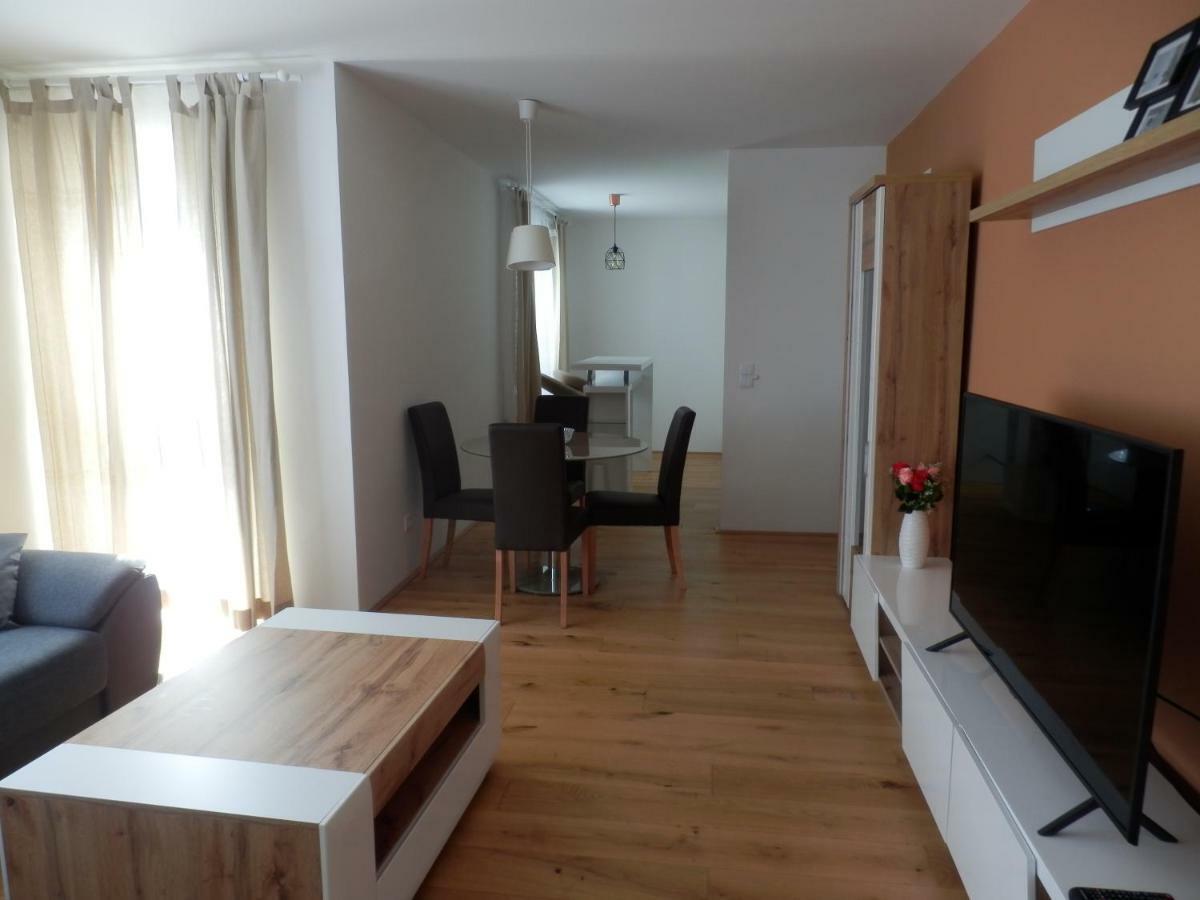 Апартаменти Spacious, Modern 1-Bdrm Apt Near Vic & Austria Ctr Відень Екстер'єр фото