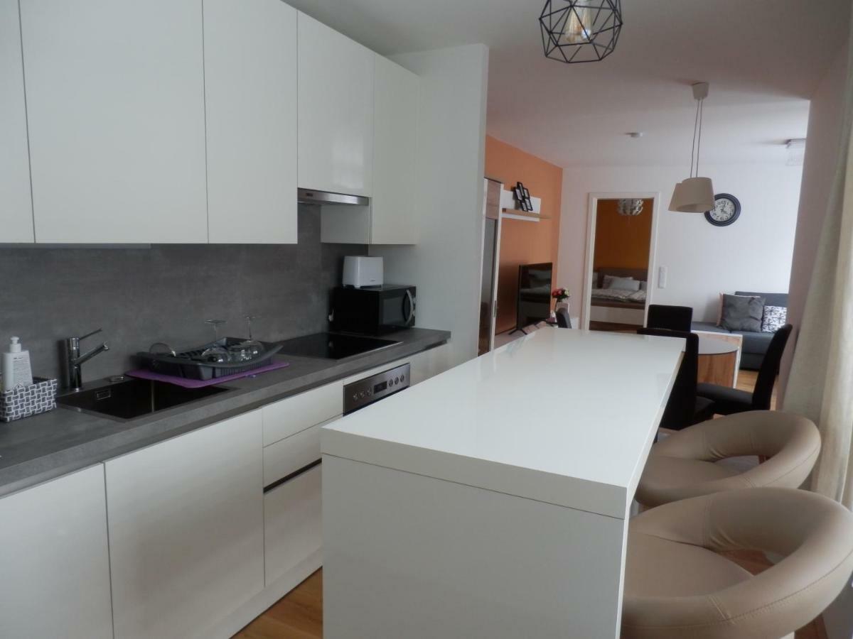 Апартаменти Spacious, Modern 1-Bdrm Apt Near Vic & Austria Ctr Відень Екстер'єр фото