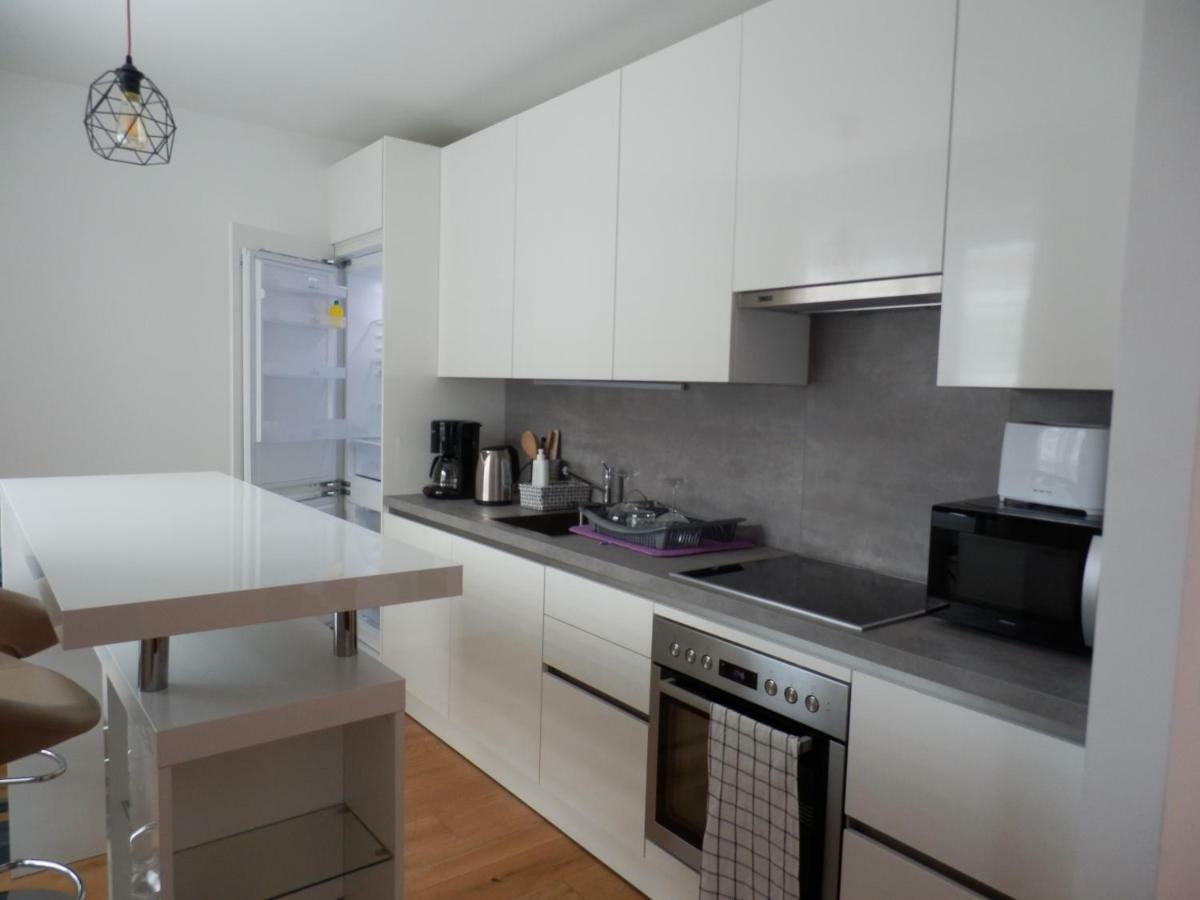 Апартаменти Spacious, Modern 1-Bdrm Apt Near Vic & Austria Ctr Відень Екстер'єр фото