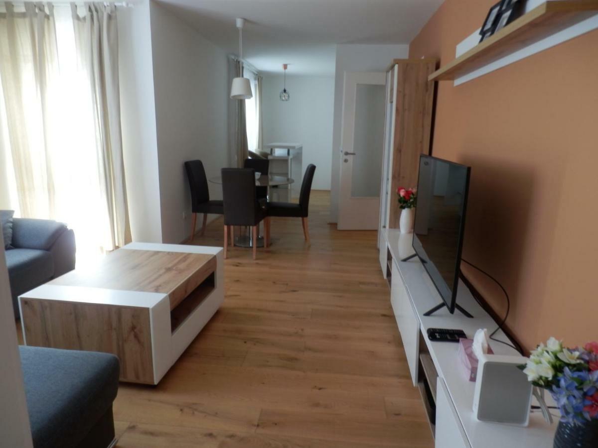 Апартаменти Spacious, Modern 1-Bdrm Apt Near Vic & Austria Ctr Відень Екстер'єр фото
