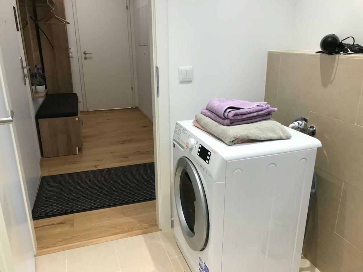 Апартаменти Spacious, Modern 1-Bdrm Apt Near Vic & Austria Ctr Відень Екстер'єр фото
