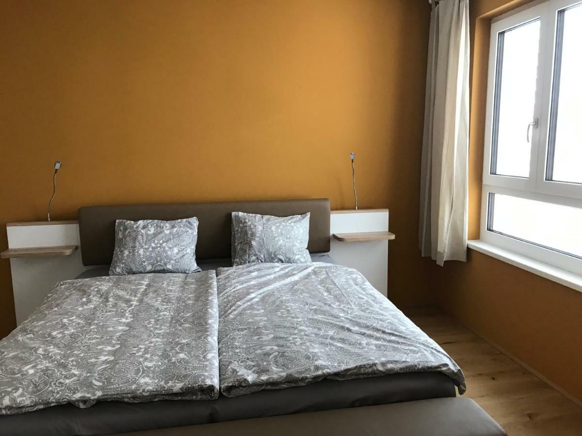 Апартаменти Spacious, Modern 1-Bdrm Apt Near Vic & Austria Ctr Відень Екстер'єр фото