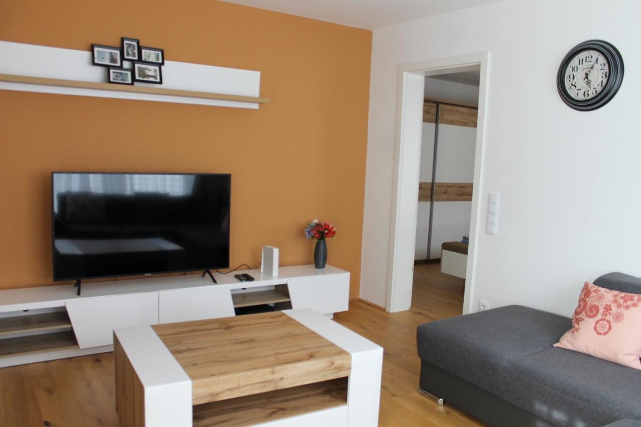 Апартаменти Spacious, Modern 1-Bdrm Apt Near Vic & Austria Ctr Відень Екстер'єр фото